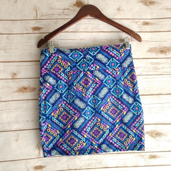 Mini skirts - Picture 2 of 5